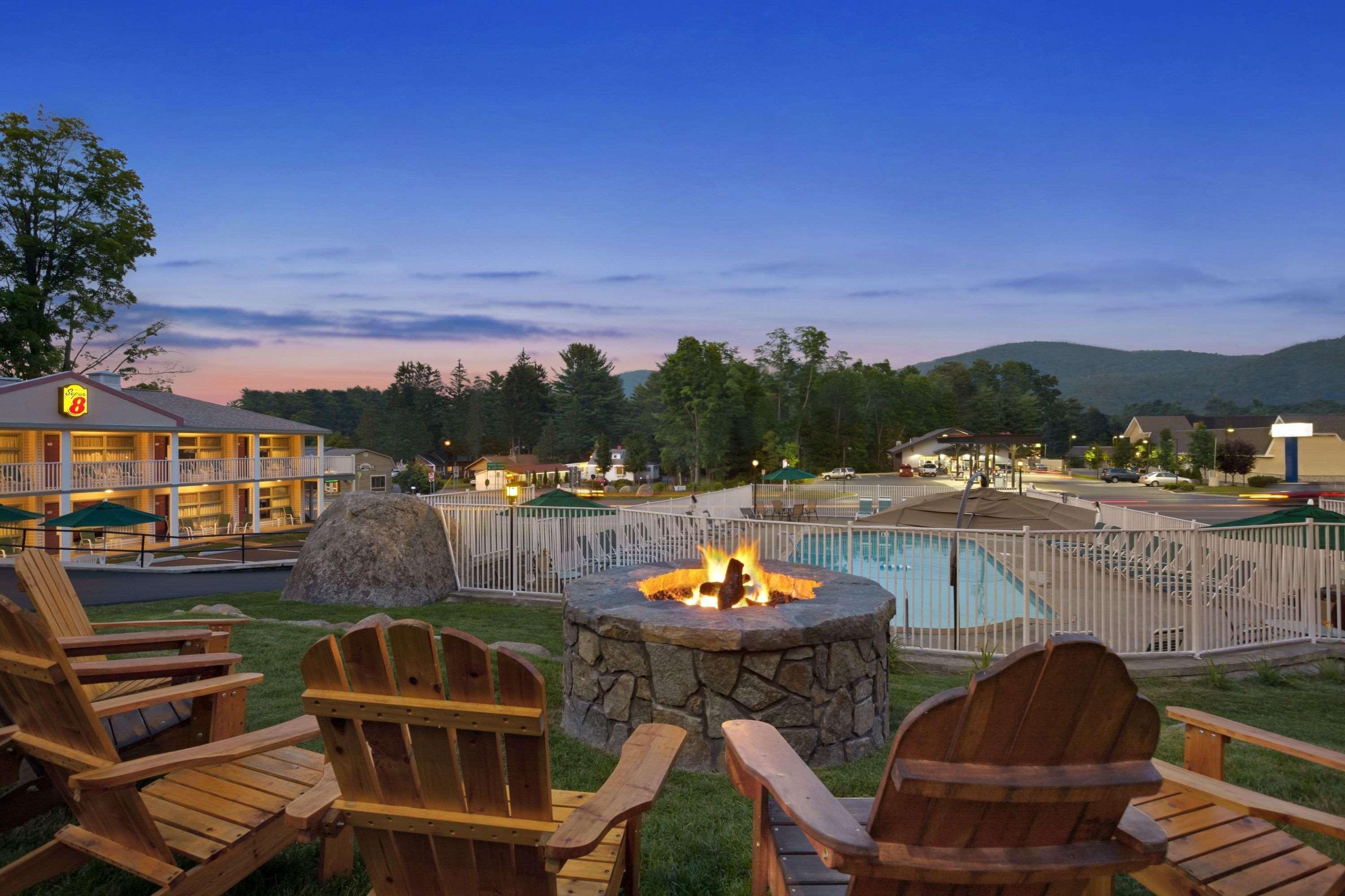 Super 8 By Wyndham Lake George/Downtown Екстериор снимка
