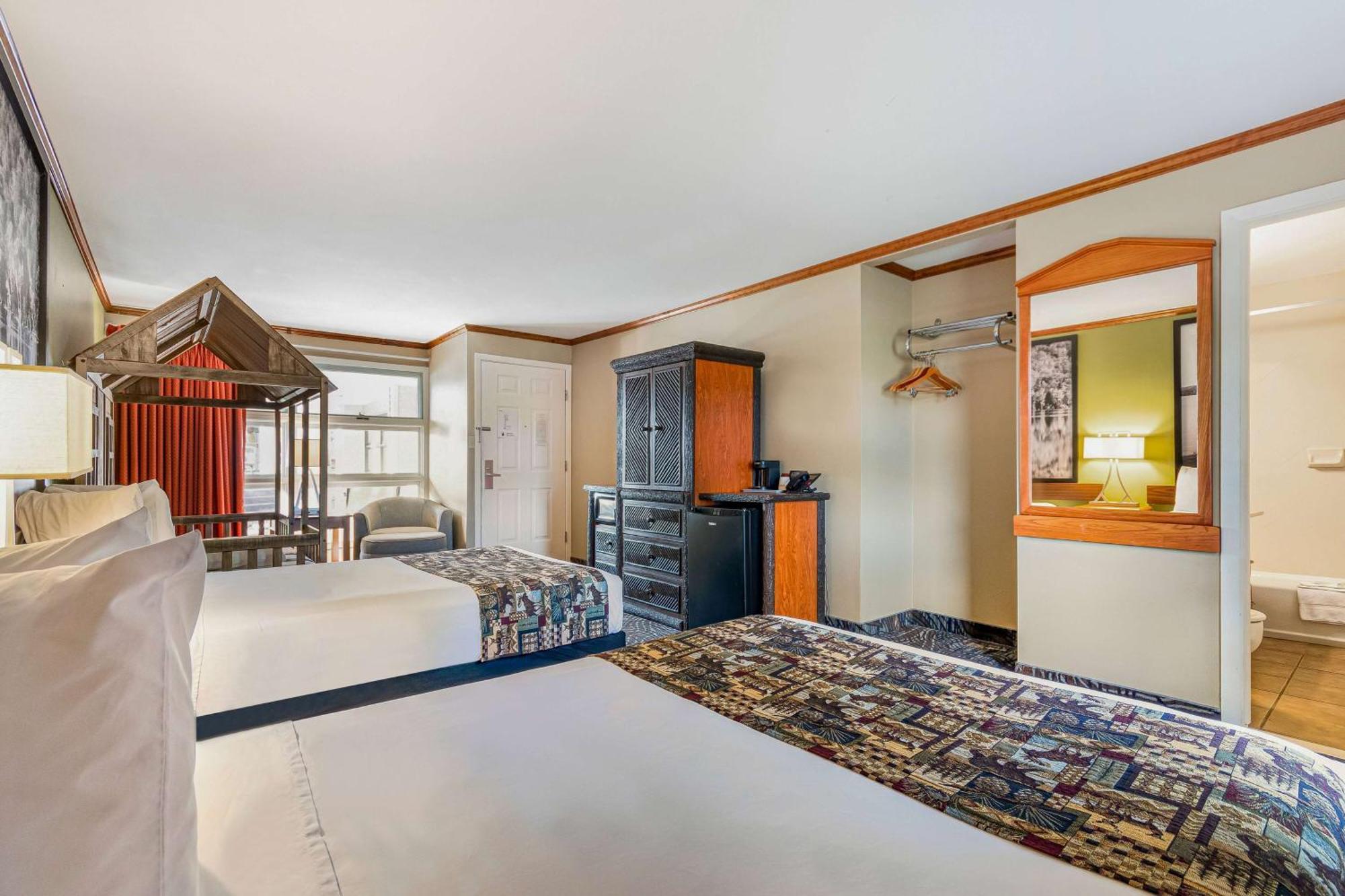 Super 8 By Wyndham Lake George/Downtown Екстериор снимка