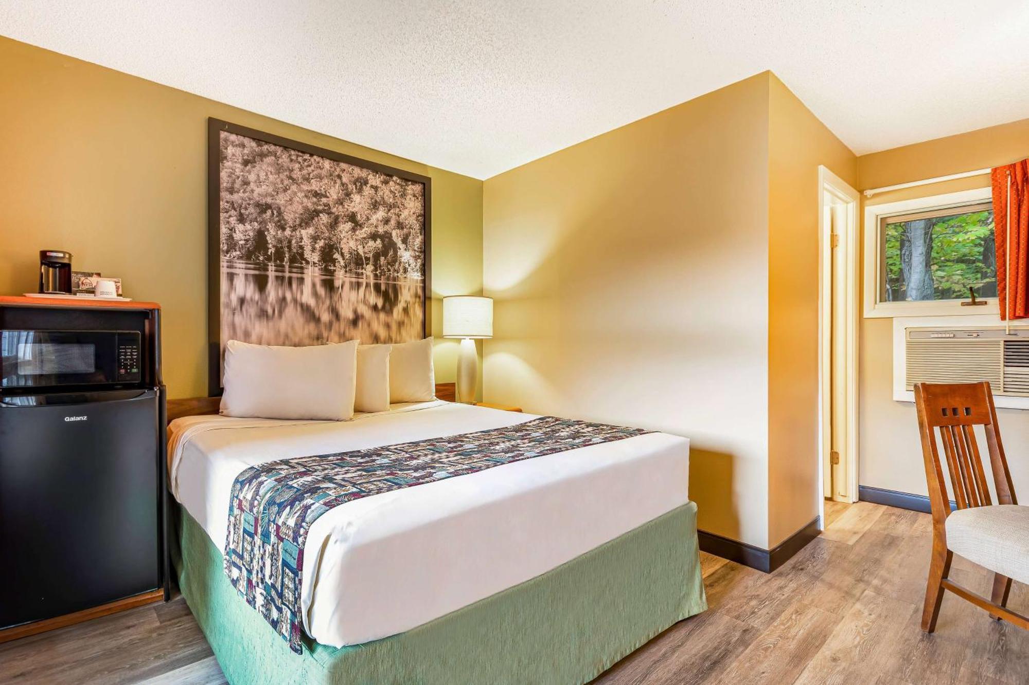 Super 8 By Wyndham Lake George/Downtown Екстериор снимка