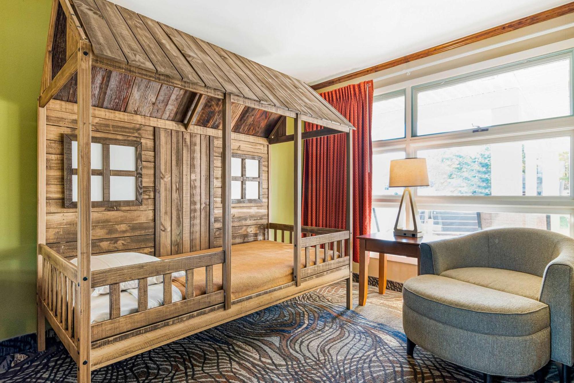 Super 8 By Wyndham Lake George/Downtown Екстериор снимка