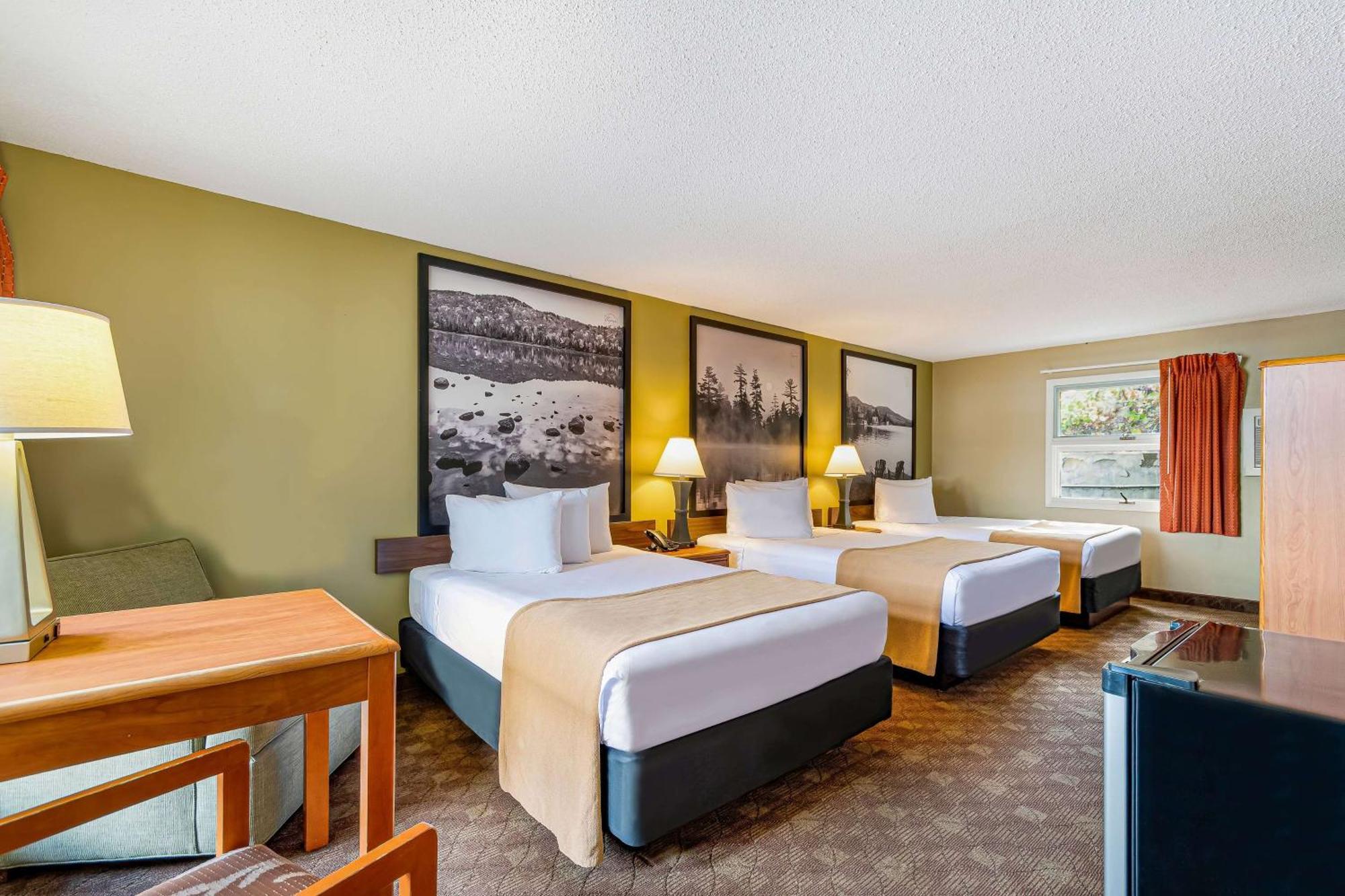 Super 8 By Wyndham Lake George/Downtown Екстериор снимка
