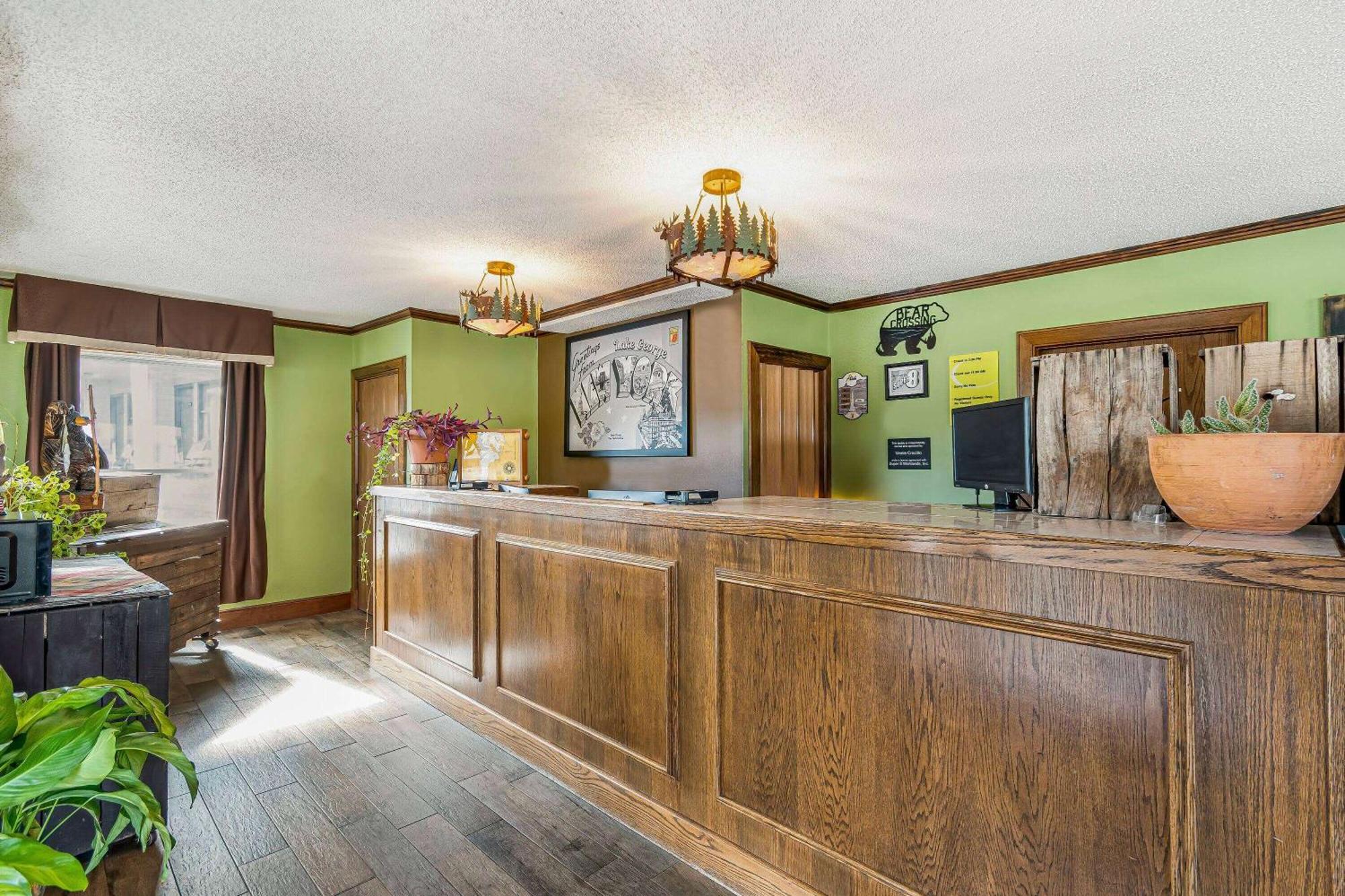 Super 8 By Wyndham Lake George/Downtown Екстериор снимка
